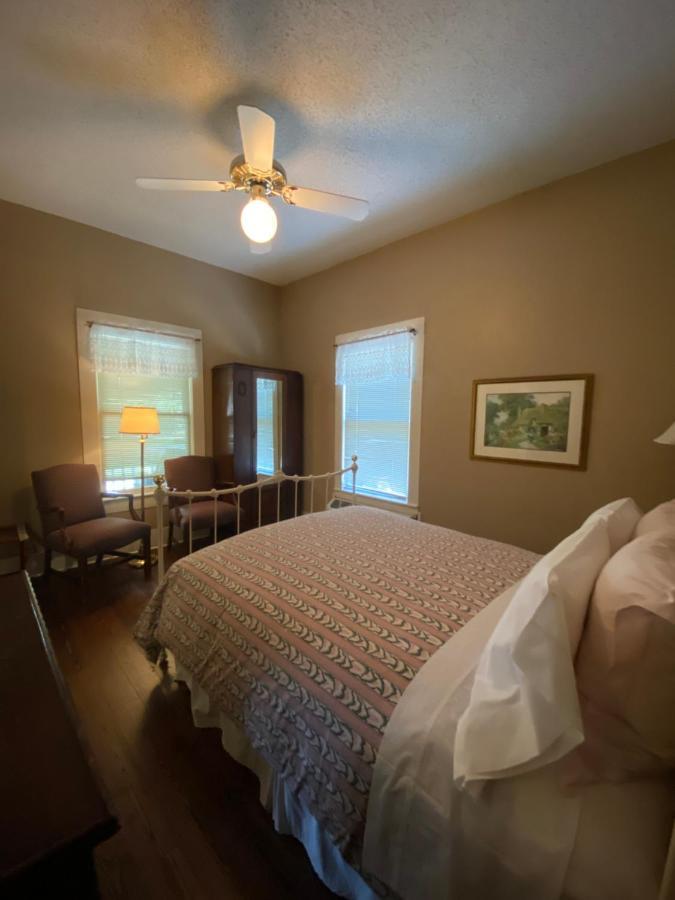 Inn On The River Glen Rose Esterno foto