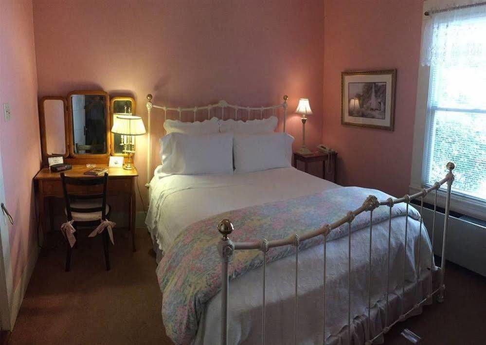 Inn On The River Glen Rose Esterno foto