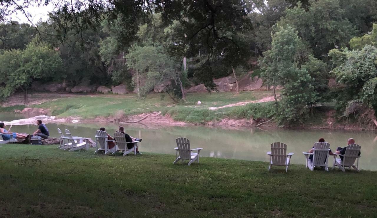 Inn On The River Glen Rose Esterno foto