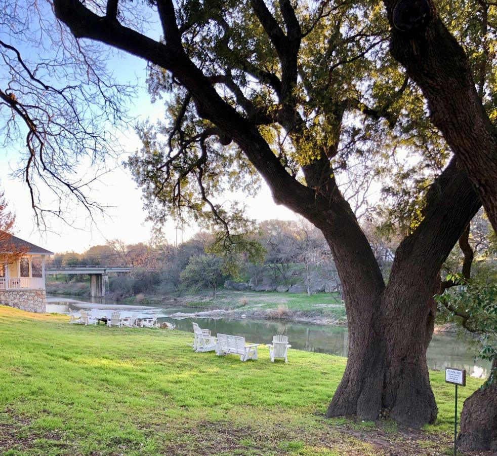 Inn On The River Glen Rose Esterno foto