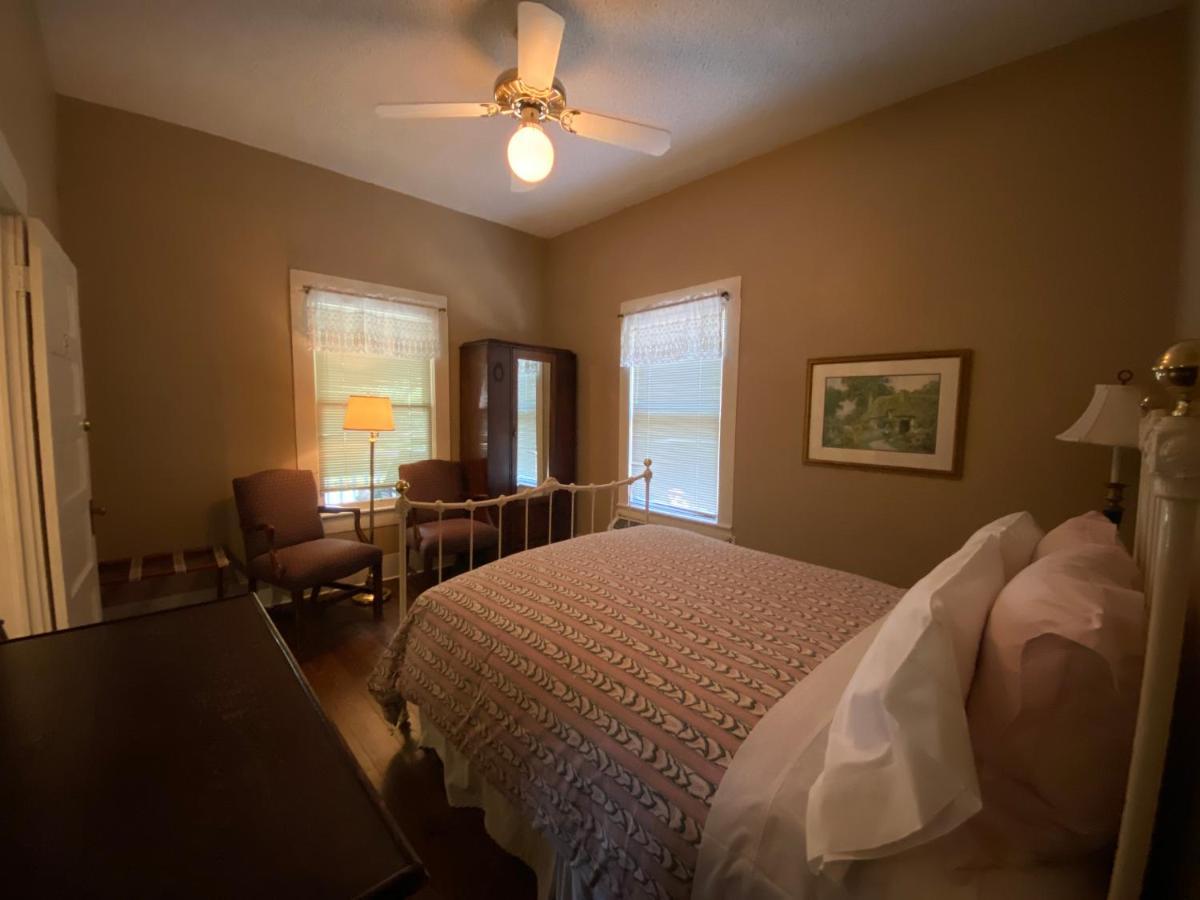 Inn On The River Glen Rose Esterno foto