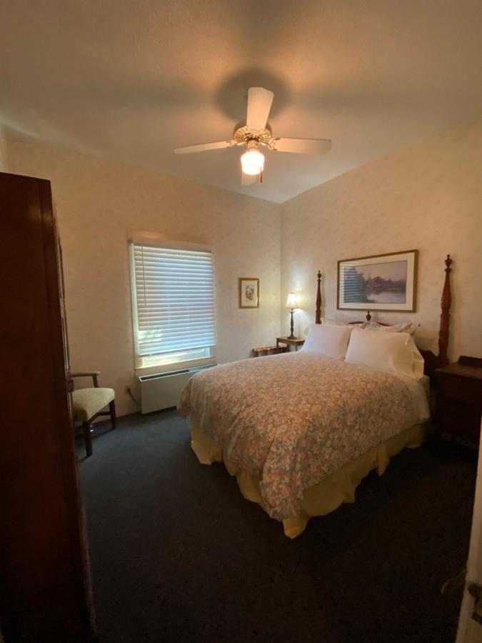 Inn On The River Glen Rose Esterno foto